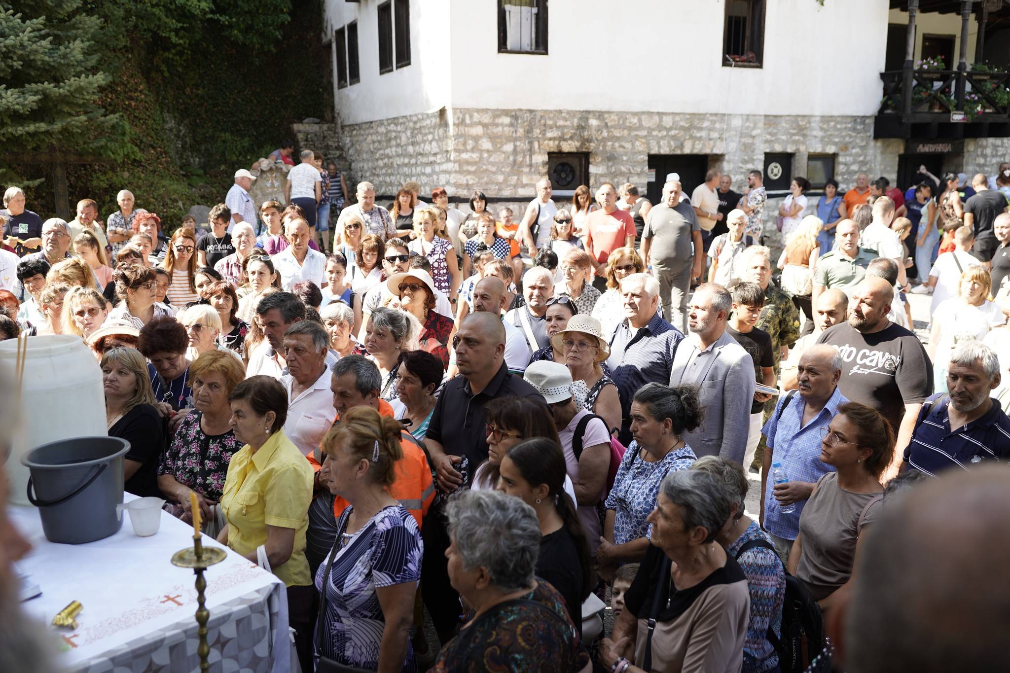  Стотици миряни почетоха храмовия празник на Черепишкия манастир 